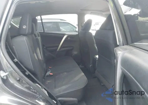 2017 Toyota Rav4 Xle z USA, uszkodzony, nr VIN JTMWFREV8HJ704504